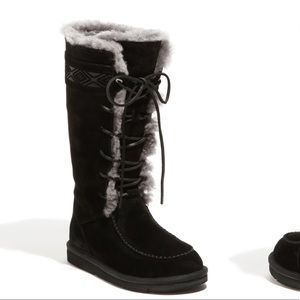 Black Ugg boots